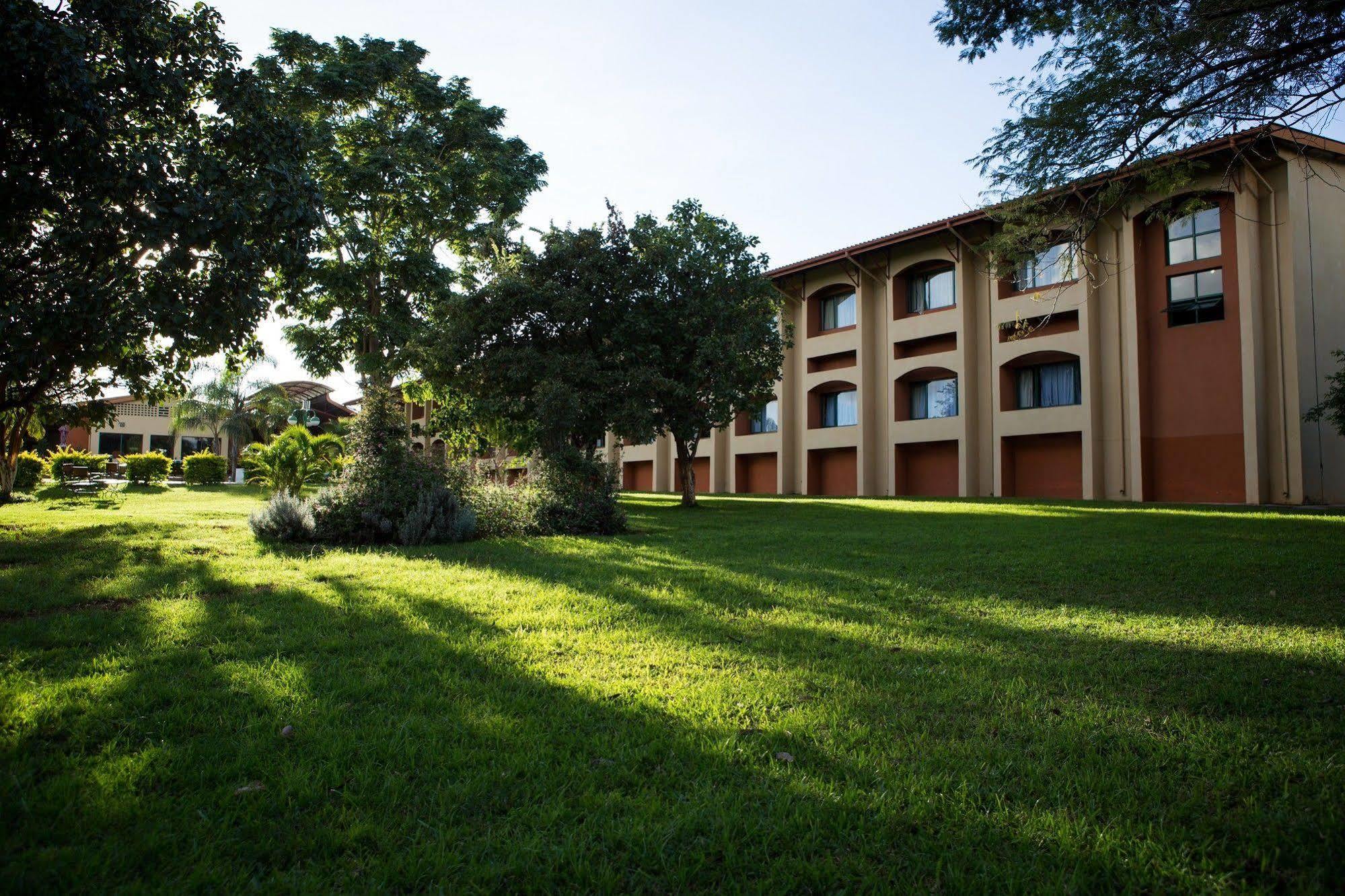 M'Kango Golfview Hotel Lusaka Exterior foto